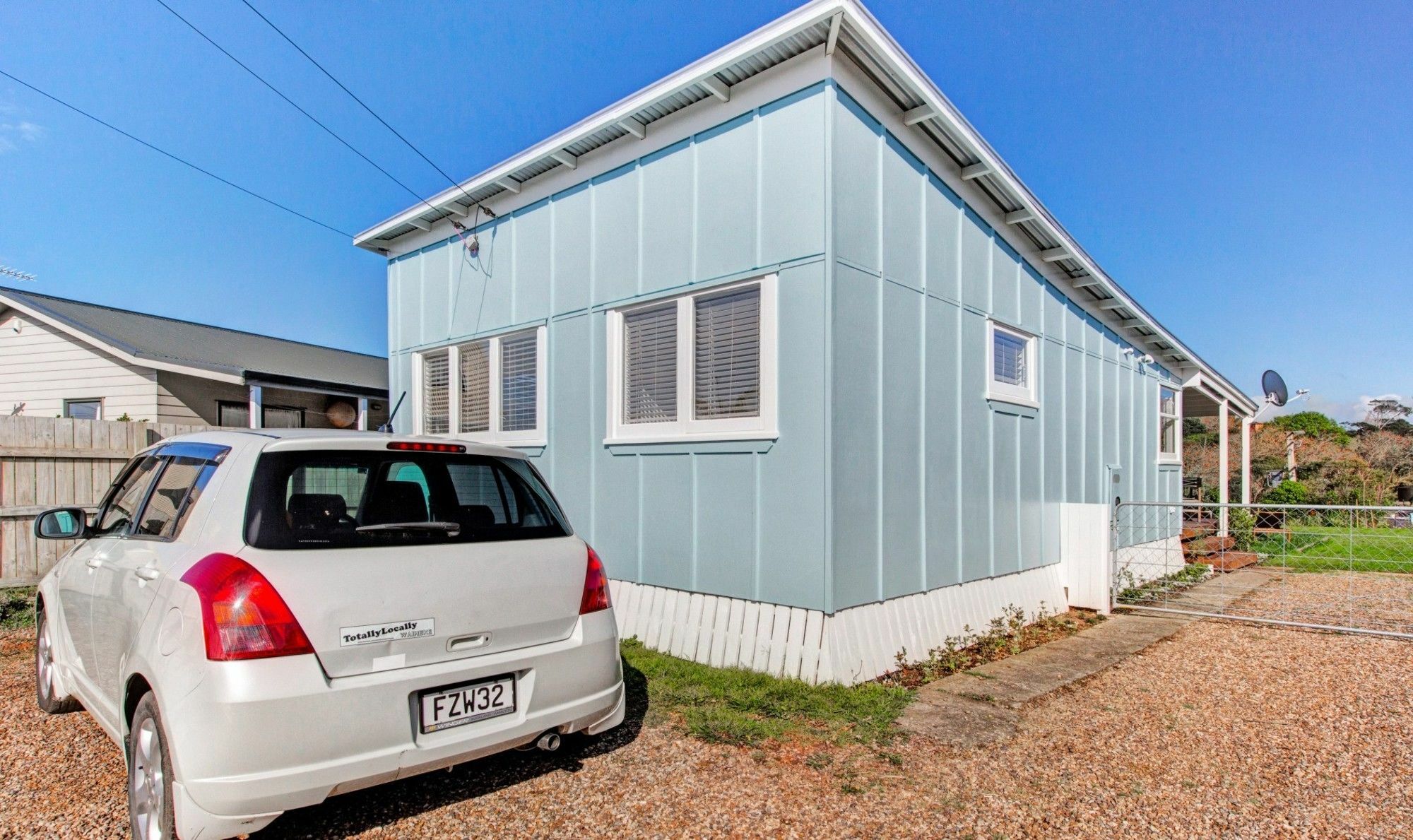 The Little Blue Bach In Oneroa Village By Waiheke Unlimited Eksteriør bilde